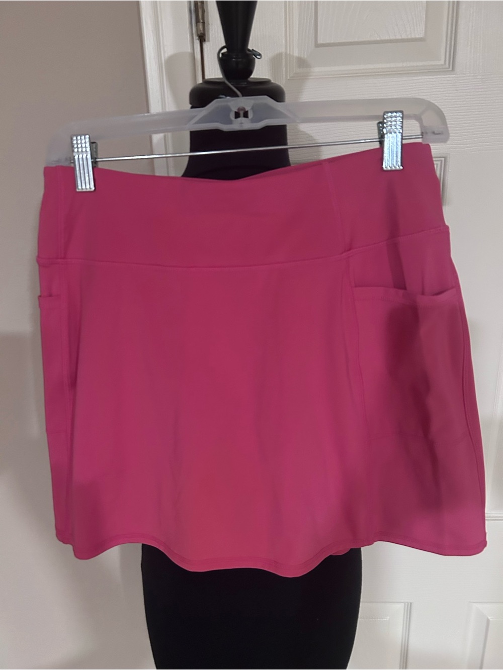 Women’s Pink/Fuscia Athletic Golf/Pickleball Skort with Side Pockets. Skechers
